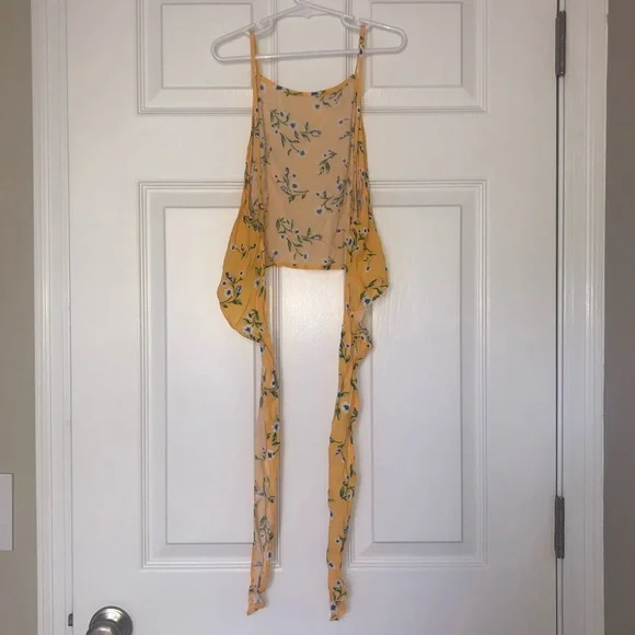 Cute Kendall & Kylie Yellow Tie Back Crop Top - Picture 4 of 6